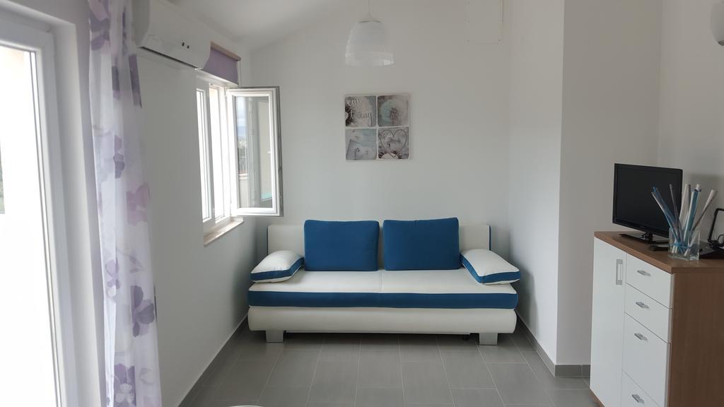 New Apartment With Panoramic View Stomorska Exterior photo